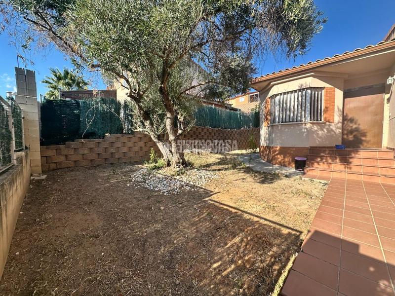 Foto b1ef7e3d-a670-4186-b36e-a0dc295bac50. House with heating in Uceda