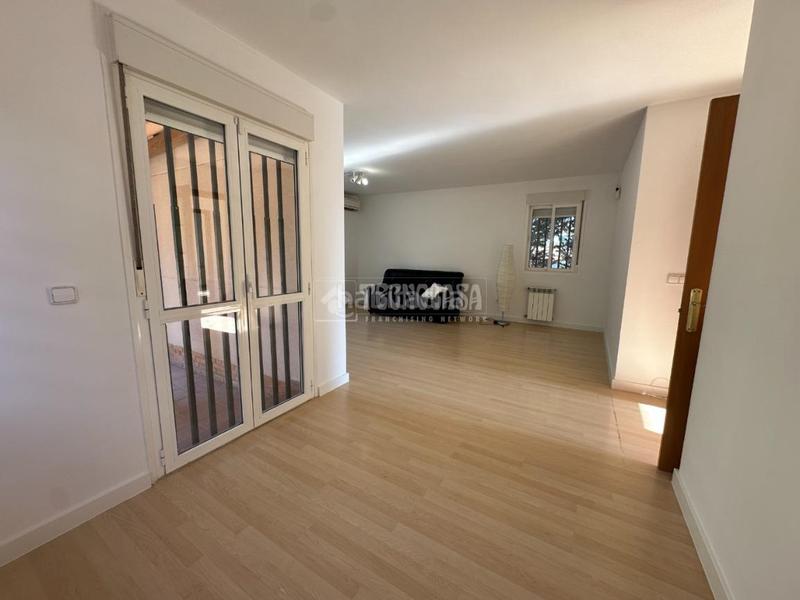 Foto b68a4dc3-f57f-4b8c-8ef6-5cc4d6a98651. House with heating in Uceda