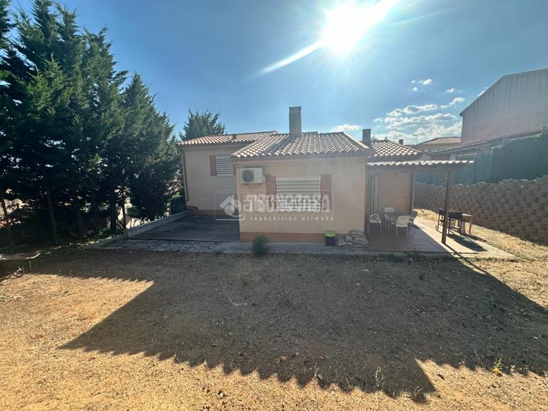 Foto e5ef571d-f53d-434f-a939-852482a3efd4. House with heating in Uceda