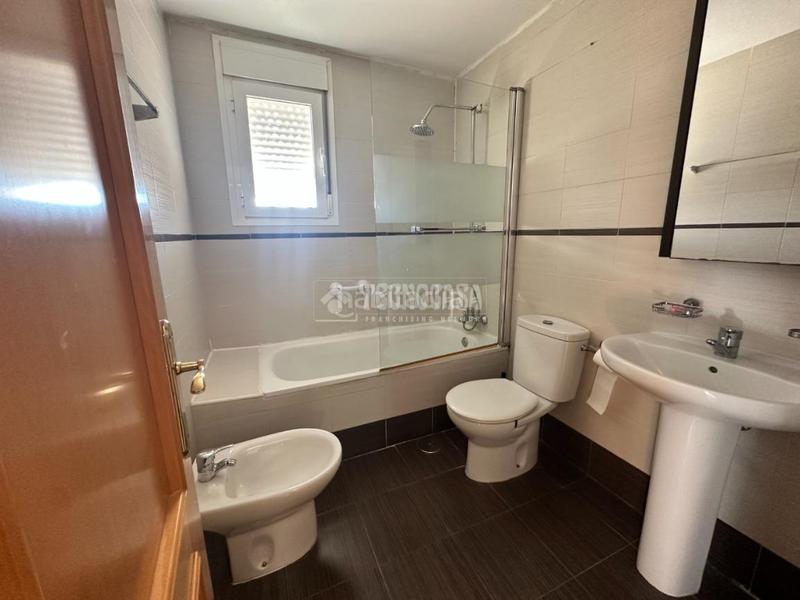 Foto f3f78993-2ad1-4987-9d27-bb1c01e2e53e. House with heating in Uceda