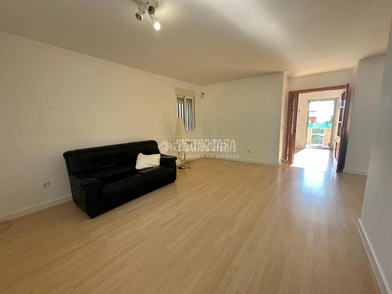 Foto fafc3ace-70d4-48c1-8984-44099f071ece. House with heating in Uceda