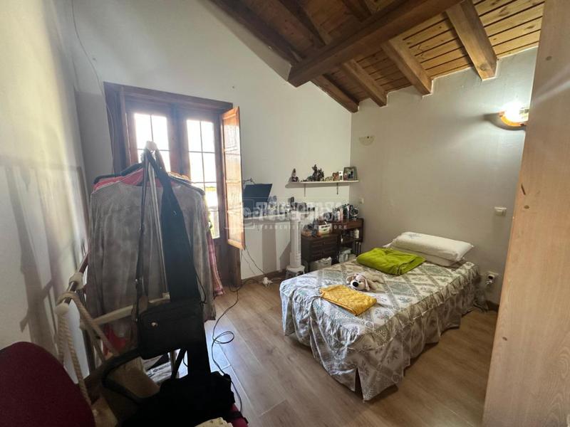 Foto 4e1f529e-5f56-4aca-a198-8a43db2b1a63. Casa aparellada amb calefacció a Gascones