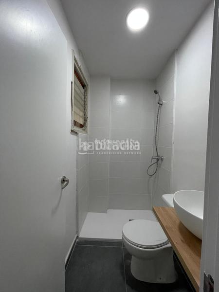 Foto 6ed8635c-70ba-47b9-acee-3de6bc827630. Local comercial a Horta Barcelona