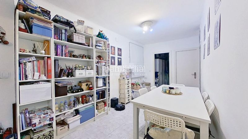 Foto b323be4d-8cc3-40bd-8d4a-8c91f7eac569. Estudi a Carmel Barcelona