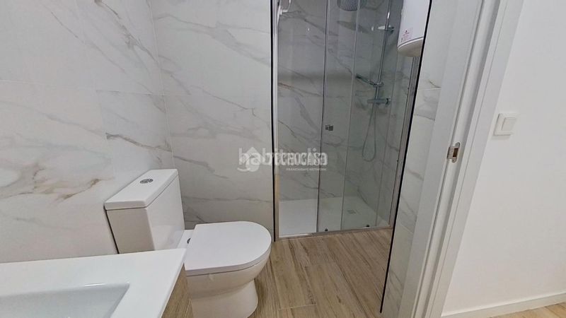 Foto a2eb3097-1e12-42a3-804f-1aea8bb3d7de. Local comercial a Carmel Barcelona