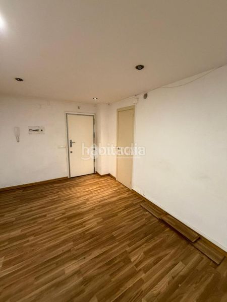 Foto 7cf0dbd5-4208-4f95-9383-95b8dc069bc9. Local comercial a Putget - Farró Barcelona