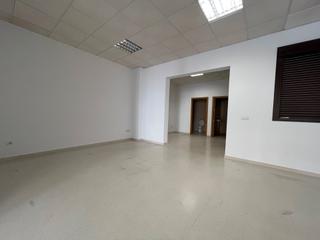 Lloguer Local Comercial a Olivares. Local en muy buen estado!