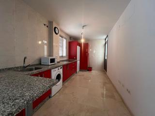 Casa adossada a Albaida del Aljarafe. Amplio piso con sótano y azotea en el corazón de albaida del alj