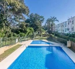 Casa adossada  Urbanización cortijos de la bahía. Adosado en casares, muy cerquita a la playa