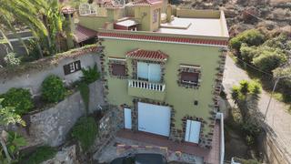 Chalet en Fasnia. Exlusiva propiedad en venta, casa con terreno, cueva y vistas en