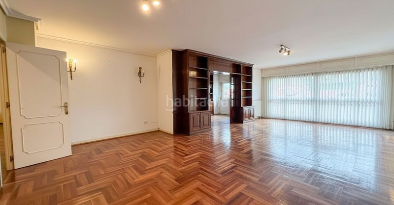 Foto 2fa4deba-fc6e-450e-8e5c-7d4826411201. Piso en Berbés - Peritos Vigo