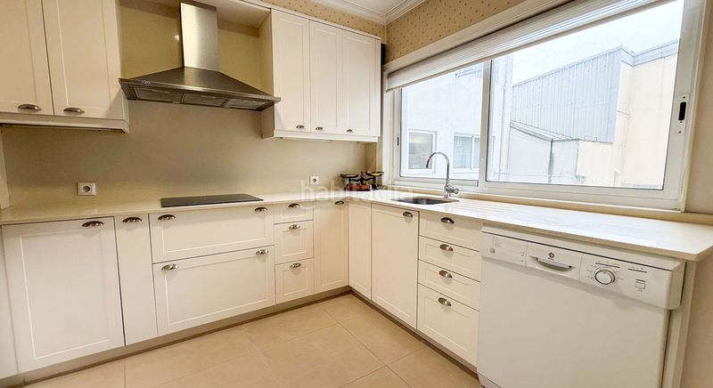 Foto 4ea2c3d5-51ff-4fe1-828f-ab04ea95554e. Piso en Berbés - Peritos Vigo