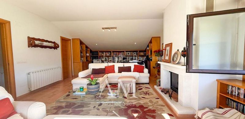 Foto 49760fa2-35f0-4ab5-a238-89ed1c76af97. Chalet en Valadares - Beade Vigo