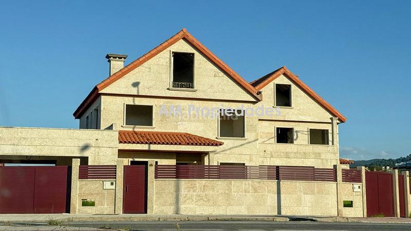 Foto 633ce51e-a7b2-4baa-ab61-69150100f518. Casa pareada chalet en sabaris a estrenar en Baiona