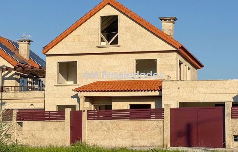 Foto 7d267e3b-f20f-467a-819c-0850a7d0e886. Casa pareada chalet en sabaris a estrenar en Baiona
