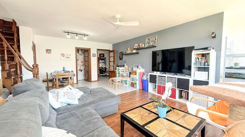 Foto 24c4be84-cdcd-43f3-bce2-0a4c18ba627b. Ático playa américa. piso atico a doble altura a pocos metros de la playa y del centro de nigran. totalmente exterior. salon de 40 m2 en Nigrán