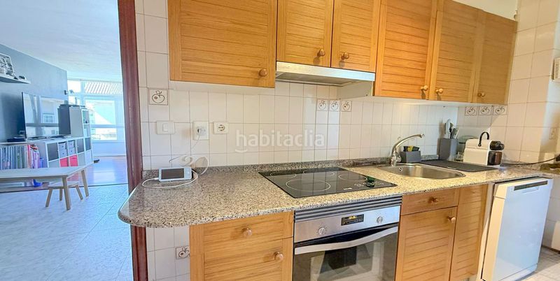 Foto 41492172-8806-4d6d-baab-b94443903293. Ático playa américa. piso atico a doble altura a pocos metros de la playa y del centro de nigran. totalmente exterior. salon de 40 m2 en Nigrán