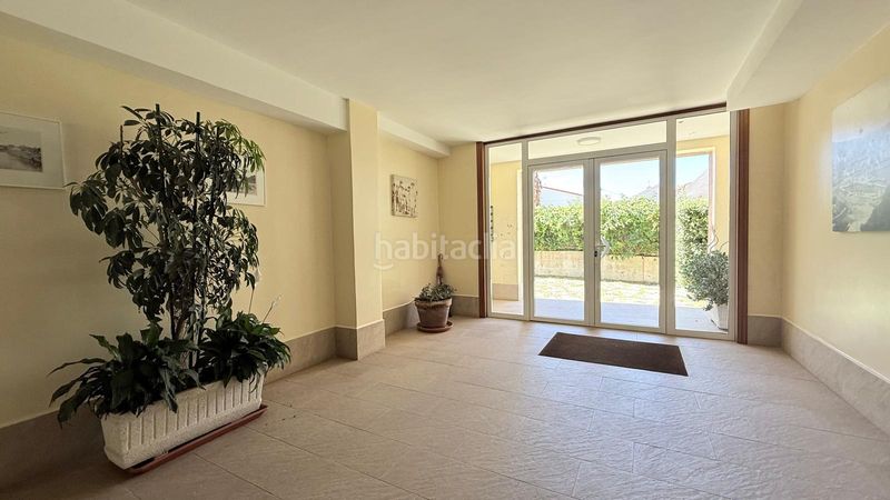 Foto 5aeeafb5-3937-4216-b579-169091eaaf15. Ático playa américa. piso atico a doble altura a pocos metros de la playa y del centro de nigran. totalmente exterior. salon de 40 m2 en Nigrán