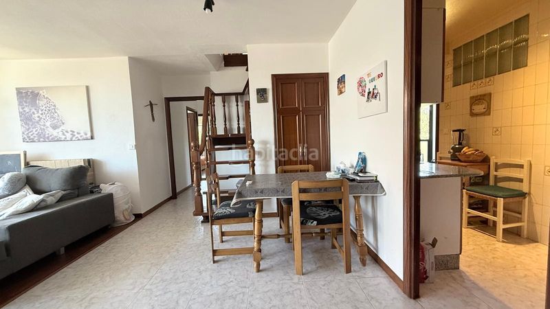 Foto 67ad40fd-3756-437b-a776-256d32eb1955. Ático playa américa. piso atico a doble altura a pocos metros de la playa y del centro de nigran. totalmente exterior. salon de 40 m2 en Nigrán