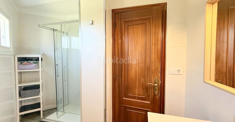 Foto a22189a7-fd10-43ad-8371-f0a611b34615. Ático playa américa. piso atico a doble altura a pocos metros de la playa y del centro de nigran. totalmente exterior. salon de 40 m2 en Nigrán