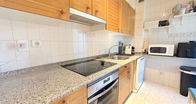 Foto b8335ac2-0fdc-4a37-8a65-b08ad8748c79. Ático playa américa. piso atico a doble altura a pocos metros de la playa y del centro de nigran. totalmente exterior. salon de 40 m2 en Nigrán