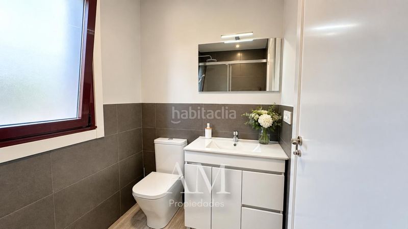 Foto 2e81de88-b7d7-4c68-b179-cce19d224dee. Casa aparellada amb calefacció aparcament a O Hío Cangas