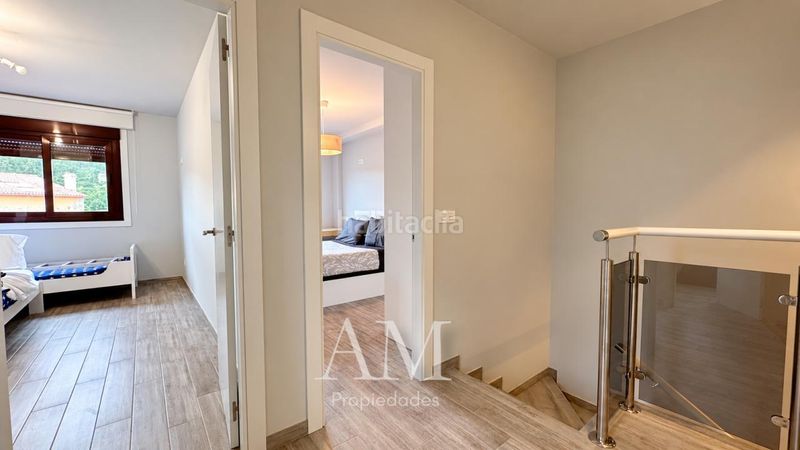 Foto 30ec4abd-1404-4744-8533-de7d3b123e80. Casa aparellada amb calefacció aparcament a O Hío Cangas