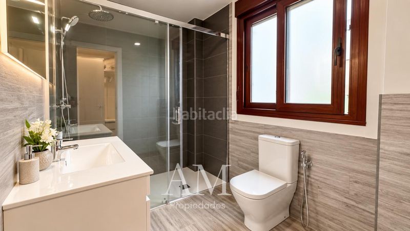 Foto 90027e8b-4901-47e0-9cfe-41e9109f65d8. Casa aparellada amb calefacció aparcament a O Hío Cangas