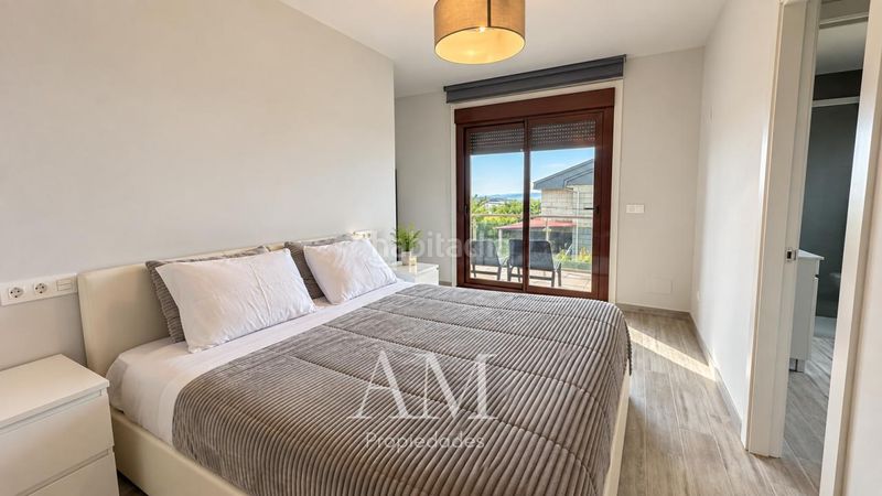 Foto c50ac92a-2d21-449f-a9c8-b8093f3439b3. Casa aparellada amb calefacció aparcament a O Hío Cangas