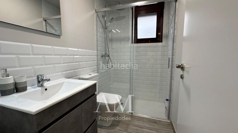 Foto e39a3620-2c62-4dc5-a952-4cc048328e3e. Casa aparellada amb calefacció aparcament a O Hío Cangas