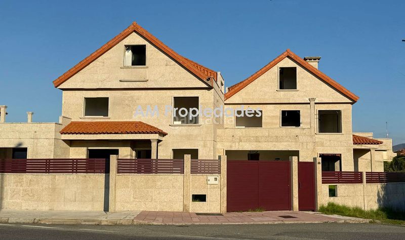 Foto 5b7cd600-4784-444f-ad27-af39fc662fbb. Casa adossada amb calefacció aparcament a Baiona
