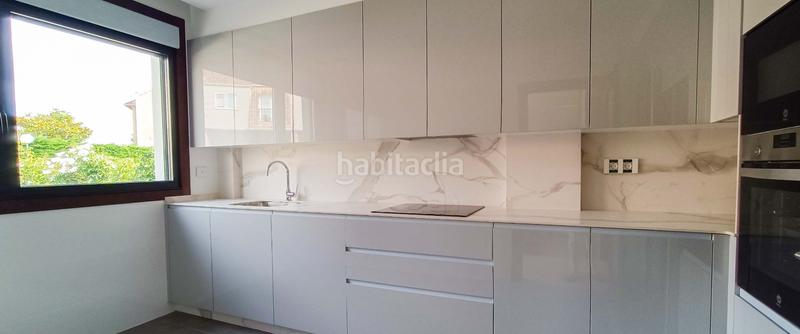 Foto 2ac10545-85ab-484e-9f76-7d29aec53760. Chalet  a estrenar en puente romano en Baiona