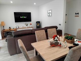 Casa  Ronda del remei. Casa céntrica con garaje o local, más planta vivienda, más terra