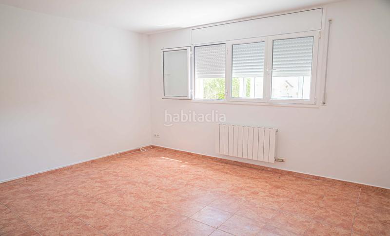 Foto 1592315d-3953-4b66-89a3-2cc6de8453bf. Xalet amb calefacció aparcament a Bruc (El)