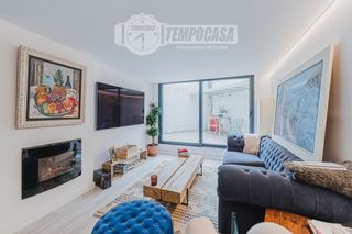 Pis  Carrer de padilla. Espectacular loft d�plex de dise�o con patio junto a la sagrada