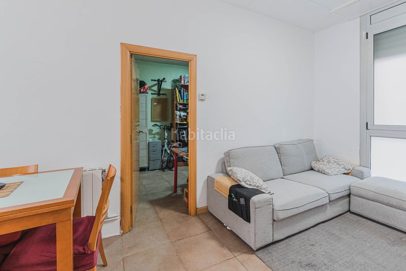 Foto a8c49a23-aba4-41e2-9467-f96c9e8971de. Dúplex a carrer de valldemossa 56 a Porta Barcelona