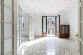 Miete Büro in Dreta de l´Eixample. Oficina con carácter y 8 despachos en finca regia del eixample d