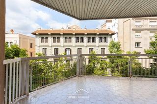 Lloguer Pis a Putget - Farró. Piso alto, de 200m2, reformado a estrenar, con terraza, 4 habita