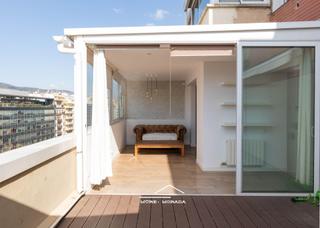 Lloguer Àtic a La Nova Esquerra de l´Eixample. Ático reformado con terraza en alquiler de larga estancia en fra