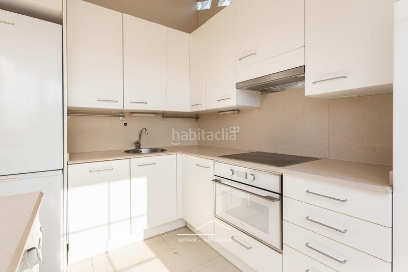 Foto 37300ea1-6275-40f8-ac07-bcde32a965fd. Alquiler estudio encantador ático con terraza en passatge mercader, eixample derecho en Barcelona