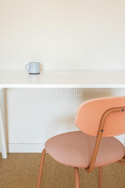 Foto 831a6cc0-ce90-4dab-bb46-f0ce492ef74d. Alquiler estudio encantador ático con terraza en passatge mercader, eixample derecho en Barcelona