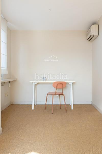 Foto 9a9876c8-74c3-417a-9524-565f4b2f32d4. Alquiler estudio encantador ático con terraza en passatge mercader, eixample derecho en Barcelona