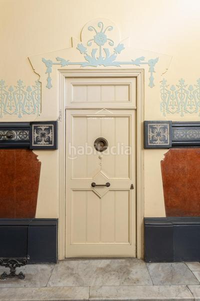 Foto d83a3a3e-644b-412c-bad1-5965cfce9b2e. Alquiler estudio encantador ático con terraza en passatge mercader, eixample derecho en Barcelona