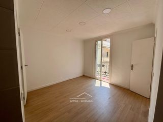 Piso en Sants. Ático con terraza en rentabilidad en sants, barcelona