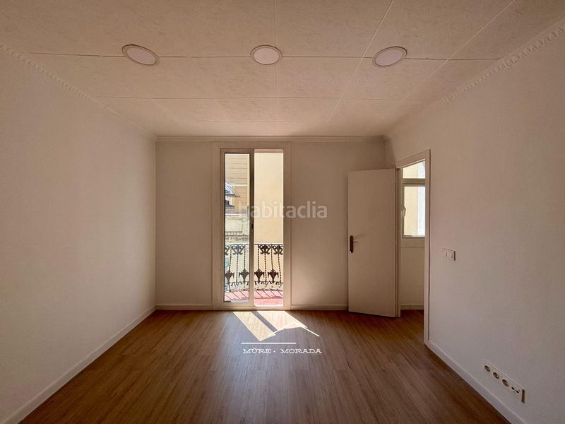Foto bfe34893-ed85-491d-a965-cfdd356ca468. Pis a Sants Barcelona