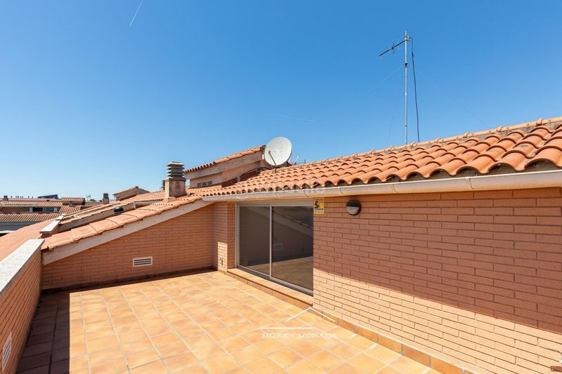 Foto 51c11011-bfb5-4a0b-8279-ae2a1872307d. Àtic amb calefacció aparcament piscina a Gava Mar Gavà
