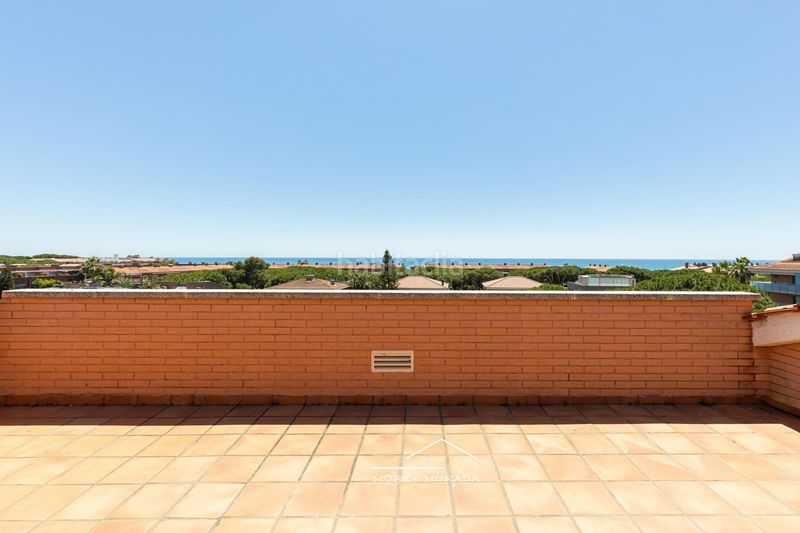 Foto ceede205-f51a-4a02-a6ec-ea4bf776d3be. Àtic amb calefacció aparcament piscina a Gava Mar Gavà