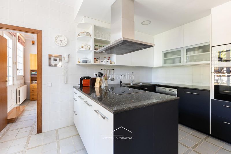 Foto b88e411b-5385-4c98-8beb-47a0797bbc10. Casa amb calefacció aparcament piscina a Corbera de Llobregat