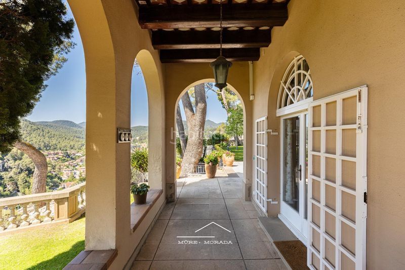Foto d296c9ee-8f4d-44ca-95ce-e54011209935. Casa amb calefacció aparcament piscina a Corbera de Llobregat