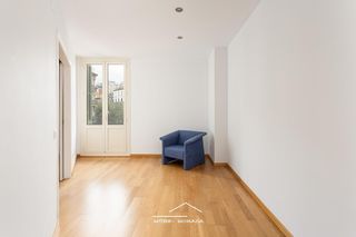 Flat in L´Antiga Esquerra de l´Eixample. Elegante ático de 3 habitaciones y 2 baños en la antiga esquerra
